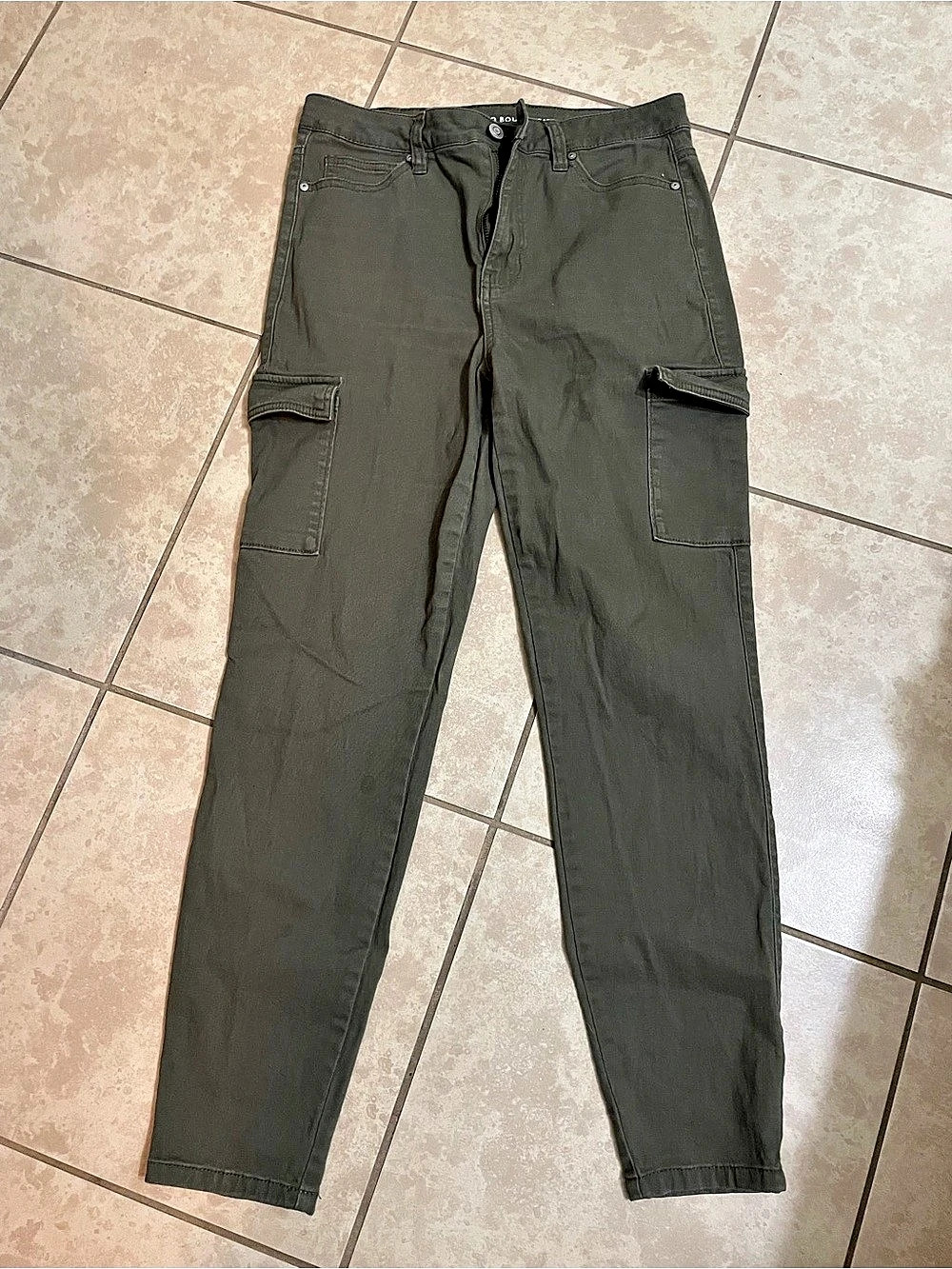 No Boundaries Cargo Skinny Pants in Green Size 7